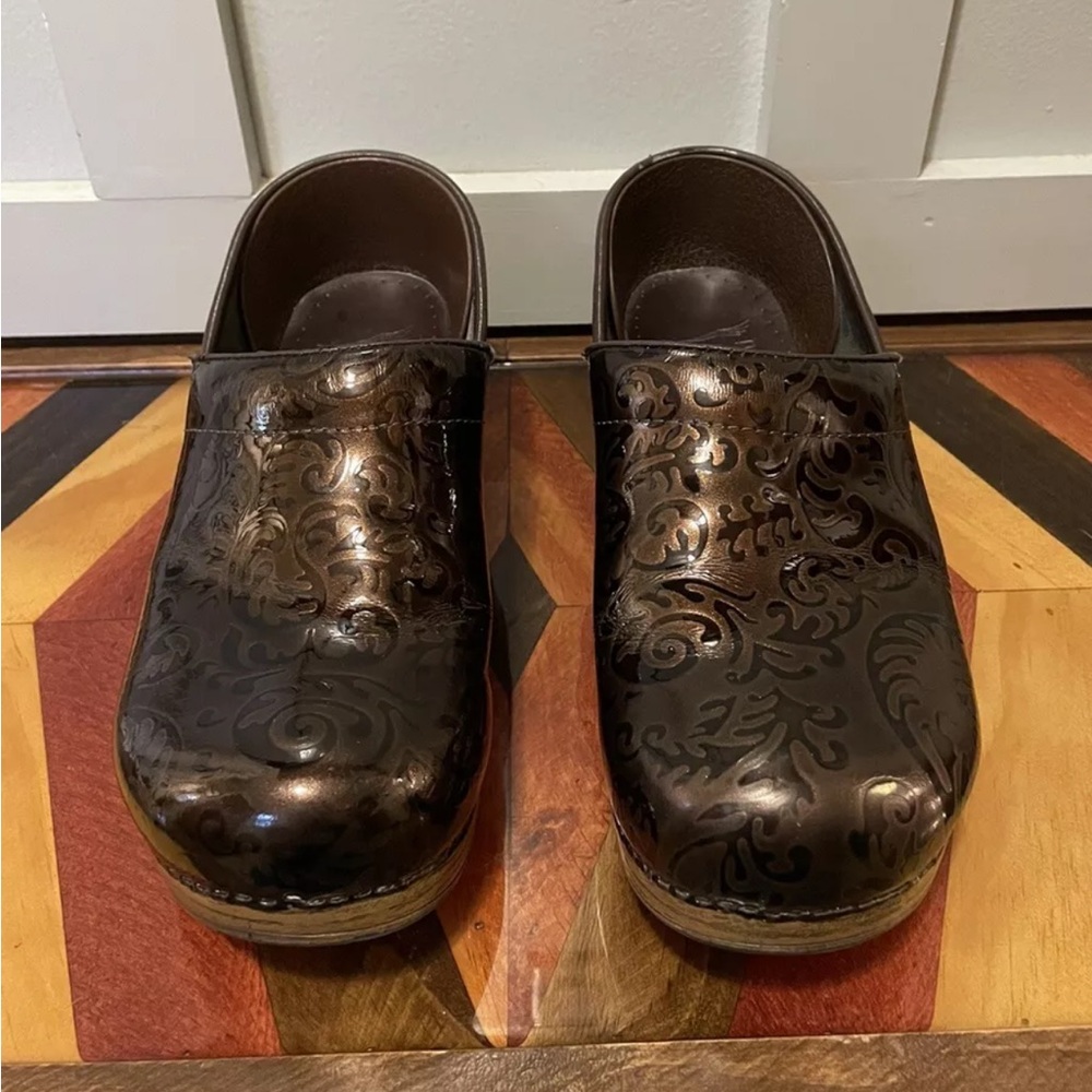 Dansko Clogs, Brown, Burgundy Embossed Arabesque Pattern, EU Size 41, US 9.5-10